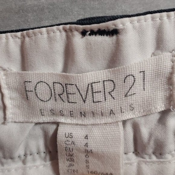 Shorts - Picture 3 of 8